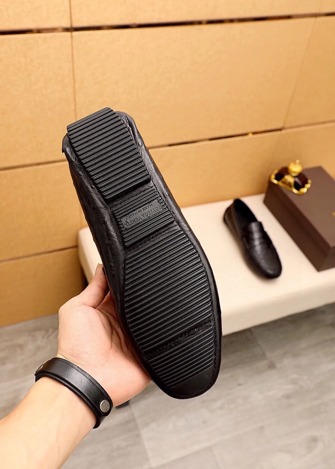 Men's Men's Shoes 💰: 460 💰💐 BV Men's Slip-on Shoes® [BOTTEGA VENETA] Official website counter new model, one-to-one mold opening ⚠Italian calfskin ➕Embossed ➕Cow 🐂 leather lining. Driving slip-ons, available at counters, sizes 38～44 (45🉑️customized)